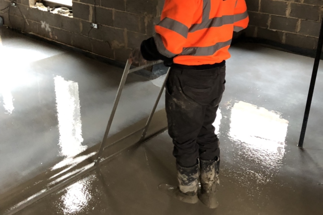 laying fast drying screed